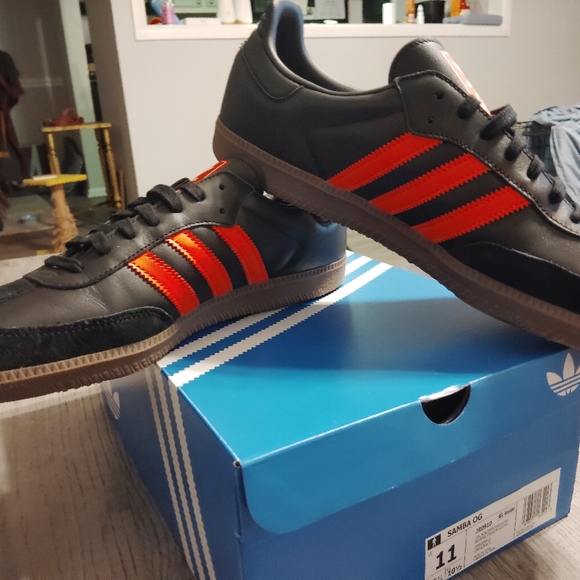 Adidas Originals Sambas Black Leather with Neon (glow) Orange Stripes Size 11 - Picture 2 of 5